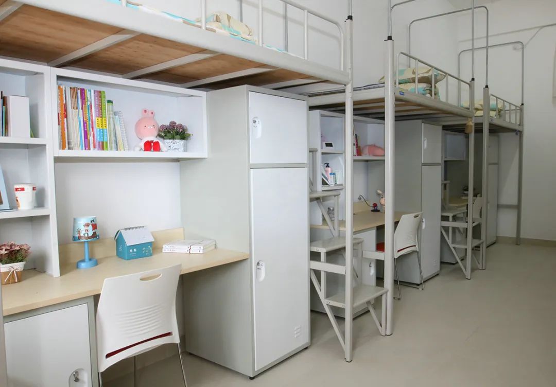 在这里遇见更好的自己热诚欢迎优秀学子报考东涌中学